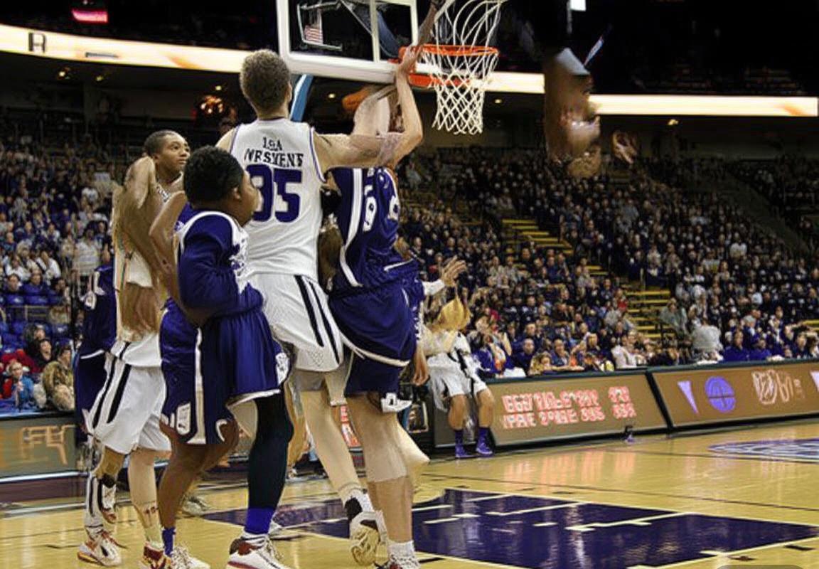 西部劲旅20比0攻击狂潮逆转胜！爱德华兹关键得分彰显防守韧性，排名卡位战获关键胜利